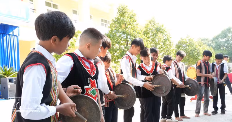 La provincia de Quang Ngai incorpora la cultura de los Gongs y la danza Xoang en las escuelas. (Fuente: VNA)