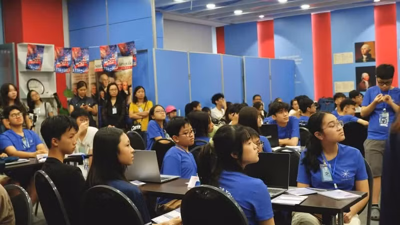 Estudiantes vietnamitas aprenden análisis de datos abiertos ảnh 3