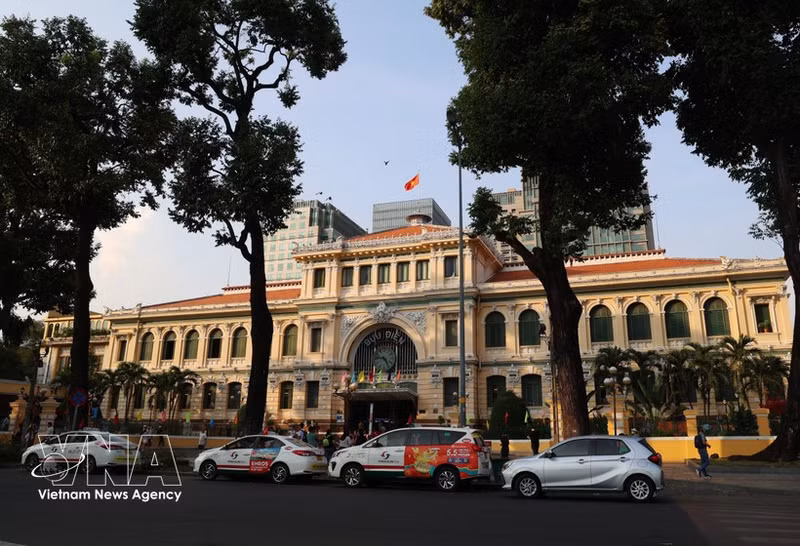 La Oficina Central de Correos municipal, uno de los destinos más populares para los visitantes internacionales en Ciudad Ho Chi Minh. (Foto: VNA)