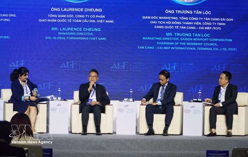 Expertos intercambian en una sesión del Foro Económico de Otoño 2026. (Foto: VNA)