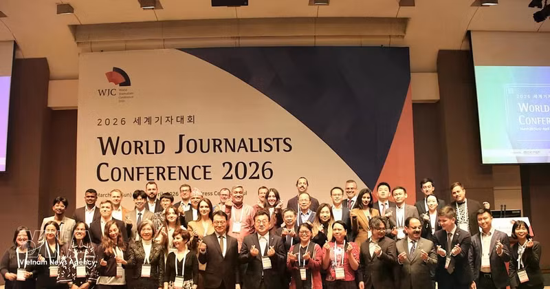 Representantes de medios de comunicación de diversos países asisten a la Conferencia Mundial de Periodistas 2026. (Foto: VNA)