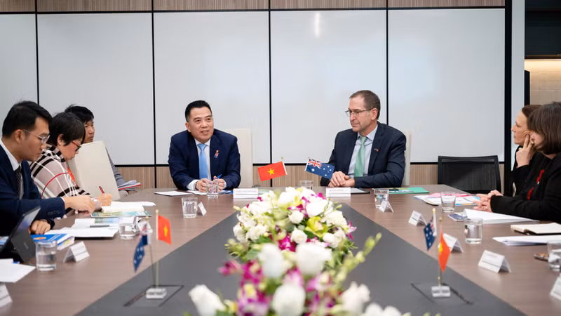 La delegación del Ministerio de Agricultura y Medio Ambiente, encabezada por el viceministro Dang Ngoc Diep, visita el 11 de agosto de 2026 la sede del ACIAR en Canberra para debatir futuras cooperaciones estratégicas. (Foto: ACIAR)