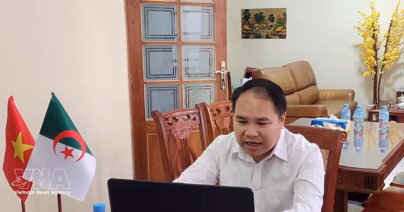El consejero comercial de Vietnam en Argelia, Hoang Duc Nhuan, en el evento. (Fuente: VNA)