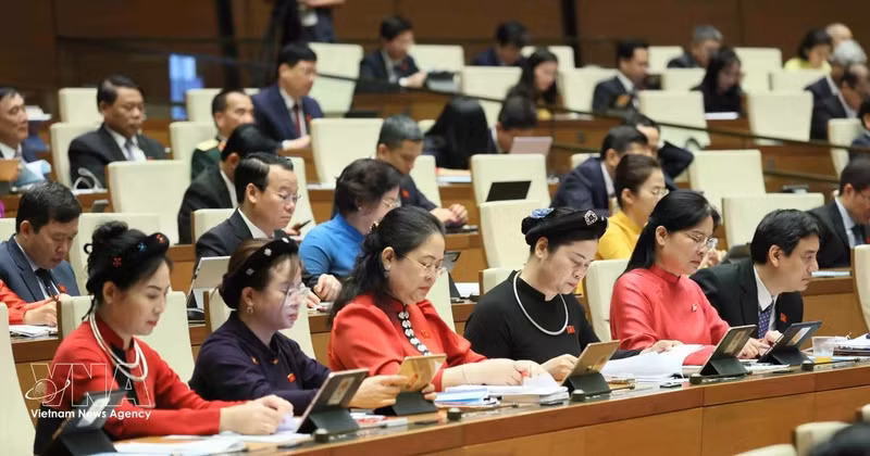 Diputadas en una sesión de la Asamblea Nacional de Vietnam de la XV Legislatura. (Foto: VNA)