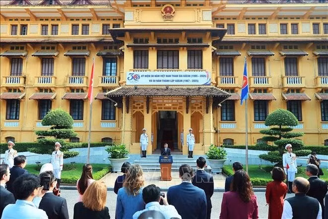 El viceministro permanente de Relaciones Exteriores, Nguyen Minh Vu, pronuncia un discurso en el evento (Foto: VNA)