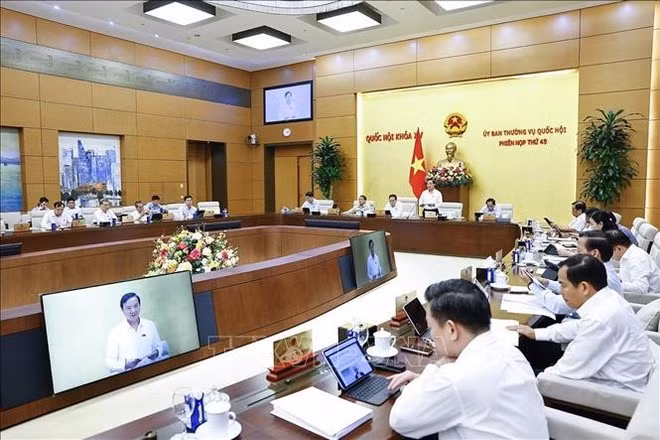 El subtitular de la Asamblea Nacional, Nguyen Khac Dinh, habla en el evento (Fuente: VNA)