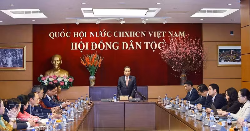 El presidente de la Asamblea Nacional de Vietnam, Tran Thanh Man, habla en la reunión. (Foto: VNA)