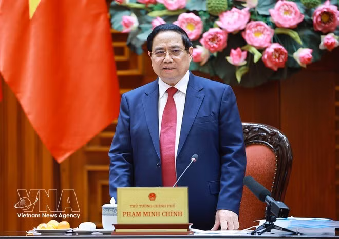 El primer ministro de Vietnam, Pham Minh Chinh, en su calidad de jefe del Comité Directivo Nacional para la Inclusión Financiera, preside la tercera reunión del organismo. (Foto: VNA)