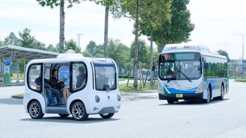 Hanói prueba autobuses autónomos y robotaxis en Hoa Lac