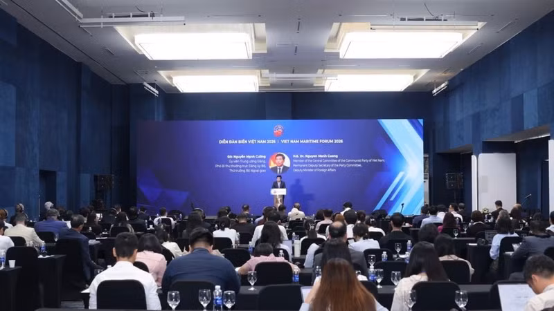 El viceministro de Relaciones Exteriores Nguyen Manh Cuong habla en la cita.