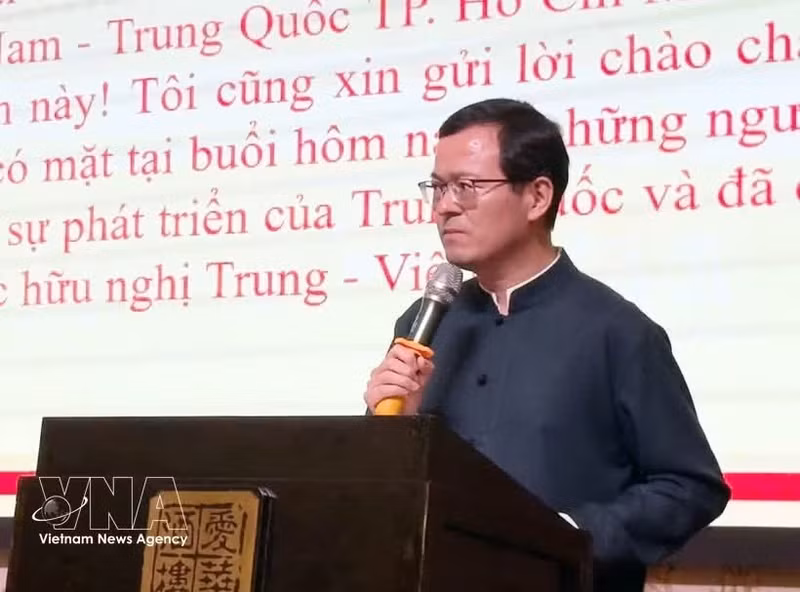 Xu Zhou, cónsul general interino de China en Ciudad Ho Chi Minh, interviene en la cita. (Foto: VNA)