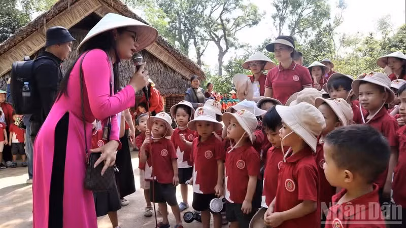 En el inmenso cariño que sentía el Tío Ho por el pueblo vietnamita, una cuota particularmente grande la dedicaba a los niños.
