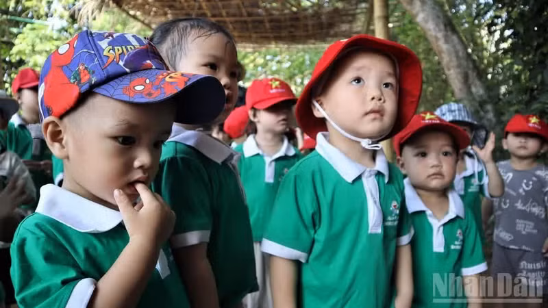 El Tío Ho dijo una vez: “No tengo familia ni hijos. Vietnam es mi gran familia. Todos los niños vietnamitas son mis hijos”.