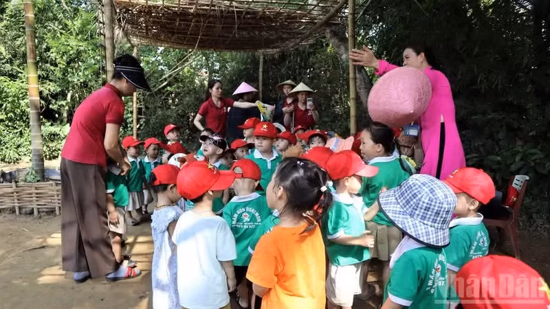 El amor del Tío Ho por la infancia, reflejado en sus cartas, escritos y consejos, se ha convertido en un patrimonio invaluable para las jóvenes generaciones vietnamitas.