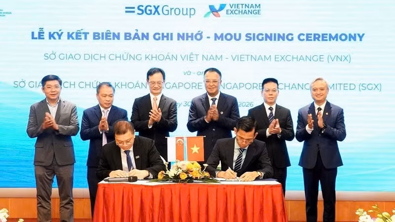 VNX y SGX firma un Memorando de Entendimiento sobre el desarrollo de productos de certificados de depósito (CD). (Foto: Vu Tra)