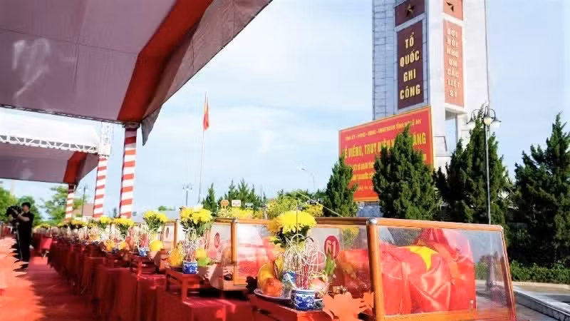 Durante la temporada seca 2025-2026, el Equipo de Recuperación del Alto Mando Militar de la provincia de Nghe An localizó y recuperó los restos de 80 vietnamitas que sacrificaron sus vidas en cumplimiento de misiones internacionalistas en Laos.