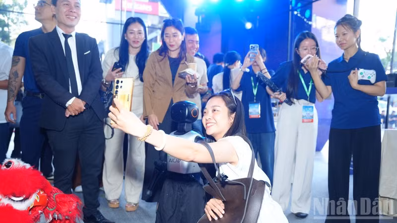 Empresas y universidades cooperan para ampliar aplicaciones de robótica en Vietnam