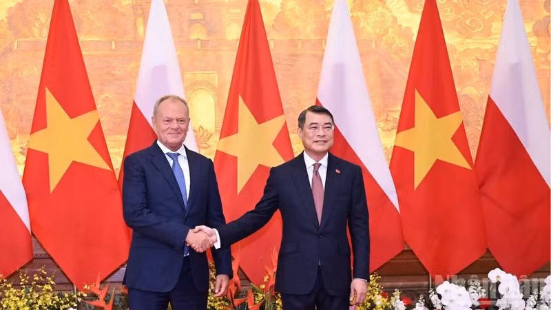 El premier vietnamita Le Minh Hung y su homólogo polaco Donald Tusk (Foto: Tran Hai)