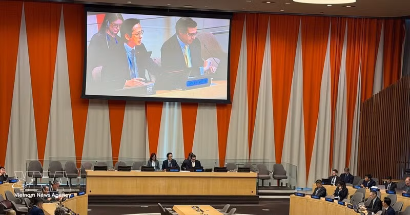 El embajador Do Hung Viet, jefe de la Misión Permanente de Vietnam ante la Organización de las Naciones Unidas, preside la primera reunión informal con los países miembros del Tratado sobre la No Proliferación de las Armas Nucleares (TNP) en Nueva York. (Fuente: VNA)