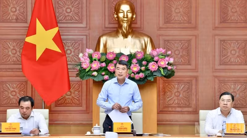 El primer ministro de Vietnam, Le Minh Hung, habla en el evento.