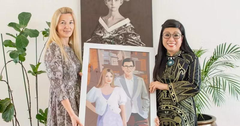 Cuadro especial regalado por Le Thi Bich Tran, esposa del primer ministro vietnamita, a Evelin Oras, cónyuge del jefe del Gobierno estonio. (Fuente: VNA) 