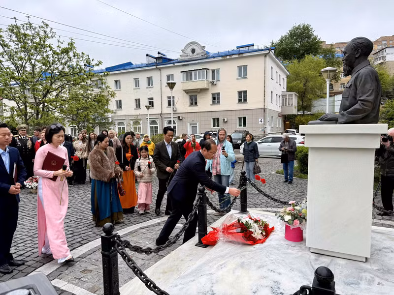 El busto dedicado al Presidente Ho Chi Minh en la ciudad rusa de Vladivosto.