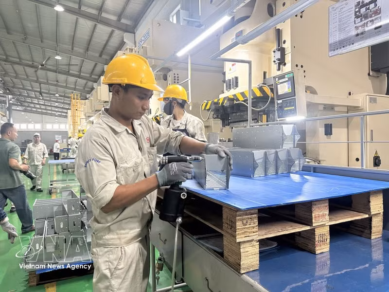 Línea de producción de piezas para automóviles y motocicletas en la Compañía de Industria de Precisión de Vietnam 1 en la provincia de Phu Tho. (Fuente: VNA)