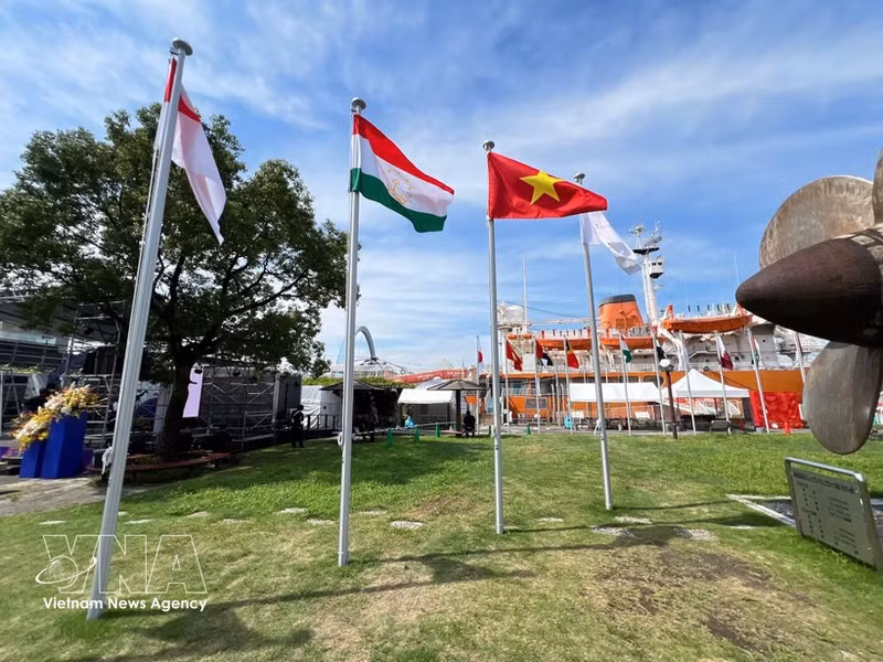 La bandera nacional de Vietnam ondea en los Juegos Asiáticos de 2026 (Foto: VNA)