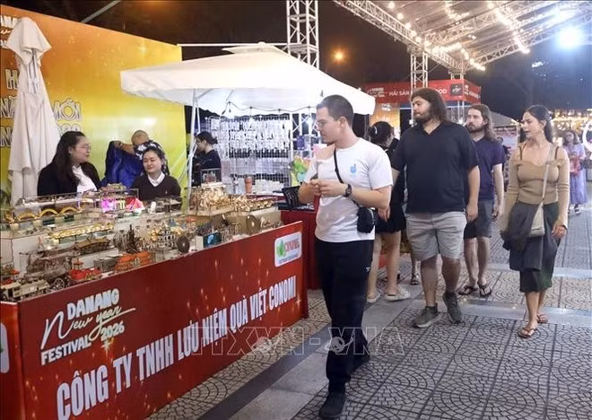 Turistas extranjeros en Da Nang (Fuente: VNA)