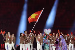 Bandera de Vietnam ondea durante ceremonia de apertura de XX Juegos Asiáticos