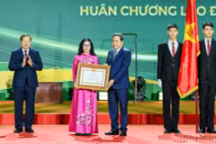 [Foto] Titular del Legislativo asiste al acto por el 70º aniversario de Academia de Agricultura de Vietnam