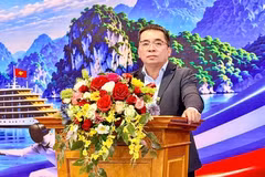 Nguyen Thanh Tung, subdirector del Servicio de Cultura, Deportes y Turismo de la ciudad de Quang Ninh, habla en el evento. (Foto: tdtt.gov.vn)