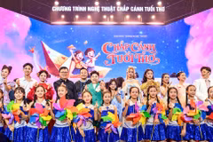 [Foto] Colorido programa "Alas para la infancia" organizado por periódico Nhan Dan