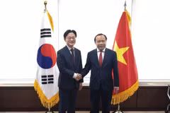 El ministro de Ciencia y Tecnología de Vietnam, Vu Hai Quan, y el ministro surcoreano de Comercio, Industria y Recursos, Jung Kwan. (Foto: Ministerio de Ciencia y Tecnología)