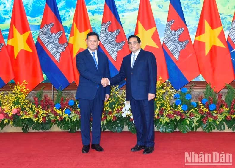 Minh Chinh y Hun Manet.