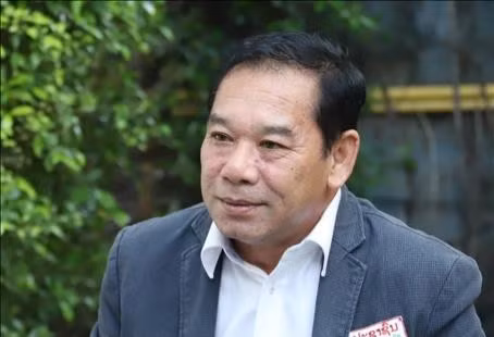 Vanxay Tavinyan, vicepresidente de la Comisión de Propaganda y Educación del Comité Central del Partido Popular Revolucionario de Laos y editor en jefe del periódico Pasaxon, durante una entrevista concedida a la Agencia Vietnamita de Noticias (Fuente: VNA)