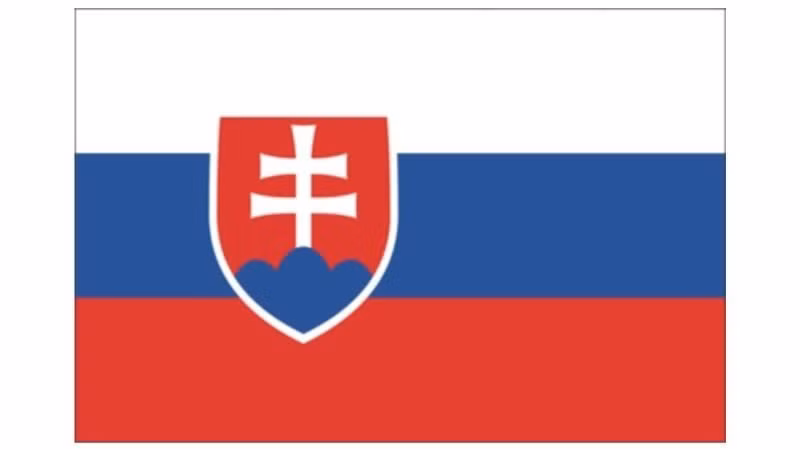 Bandera de Eslovaquia (Foto: Nhan Dan)