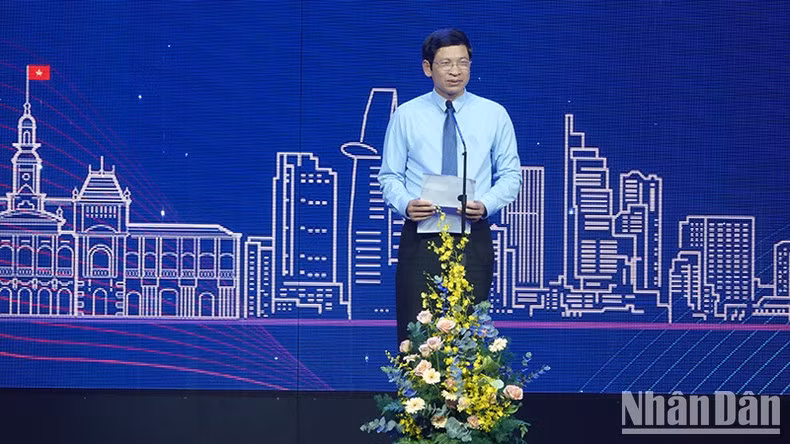 El viceministro de Cultura, Deportes y Turismo Ho An Phong habla en el evento.