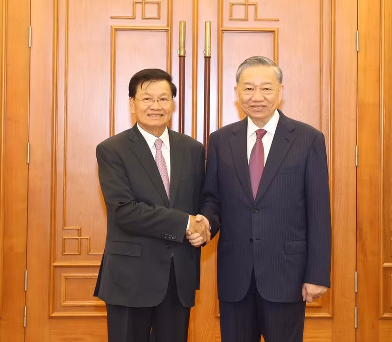 El secretario general del Partido Comunista de Vietnam y presidente, To Lam, y su homólgo de Laos, Thongloun Sisoulith. (Fuente: VNA) El secretario general del Partido Comunista de Vietnam y presidente, To Lam, y su homólgo de Laos, Thongloun Sisoulith. (Fuente: VNA)