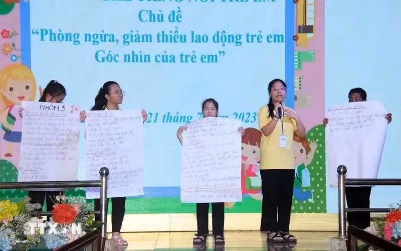Niños en circunstancias difíciles participan en un foro para escuchar las voces de los niños con el tema "Prevenir y minimizar el trabajo infantil" (Foto: VNA)