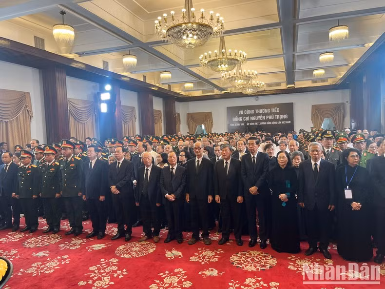 [Foto] Honras fúnebres del secretario general del PCV Nguyen Phu Trong en Ciudad Ho Chi Minh