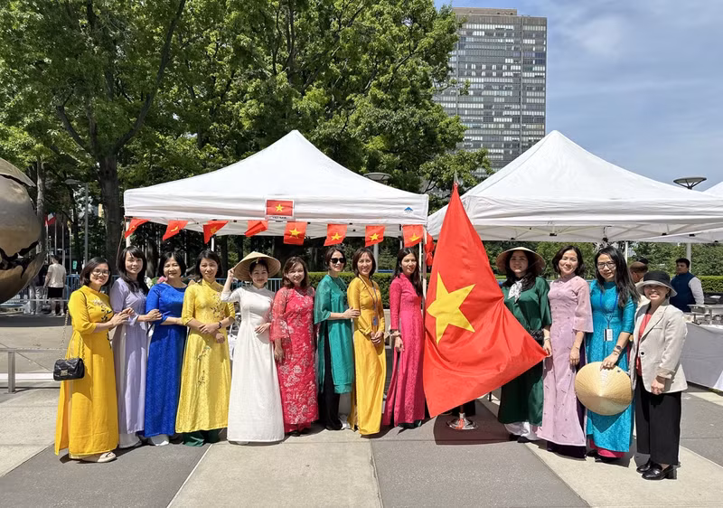 Trabajadoras de la delegación de Vietnam ante la ONU en Nueva York.
