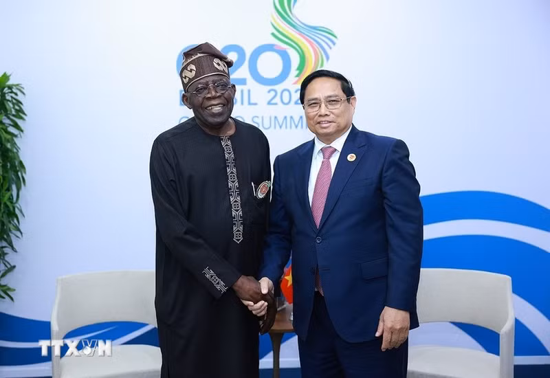 El premier vietnamita se reúne con el presidente de Nigeria, Bola Ahmed Tinubu.