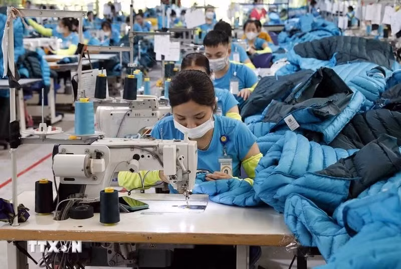 Las empresas textiles y de confección vietnamitas enfrentaron muchas dificultades en 2023. (Foto ilustrada. Fuente: VNA)