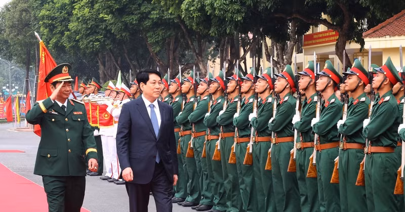 El presidente de Vietnam, Luong Cuong, visita el 12 Cuerpo de Ejército en la provincia norteña de Ninh Binh (Fuente: VNA)