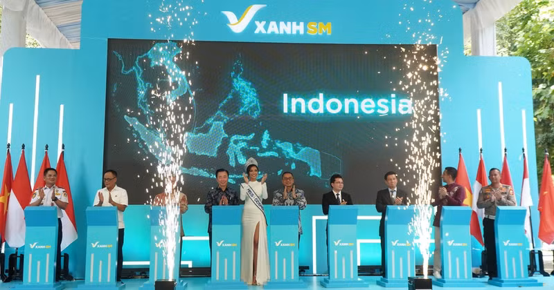 La empresa GSM lanza el servicio de taxi eléctrico SM Green en Indonesia. (Foto: VNA)