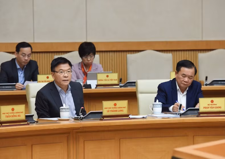 El vicepremier Le Thanh Long habla en la cita.