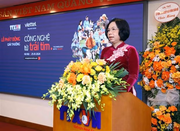 Vu Viet Trang, directora general de la VNA y presidenta del Consejo del Premio, convoca al Premio "Tecnología con corazón" (Fuente: VNA)