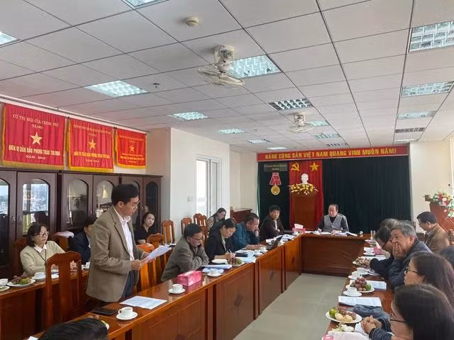 El comité organizador revisa los preparativos para el Festival. El comité organizador revisa los preparativos para el Festival.