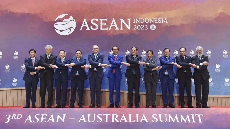 El premier vietnamita, Pham Minh Chinh, y los jefes de delegaciones que asisten a la Tercera Cumbre Asean-Australia. (Fotografía: Duong Giang/VNA)